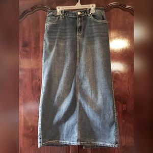 Comfortable Blue jean skirt!!